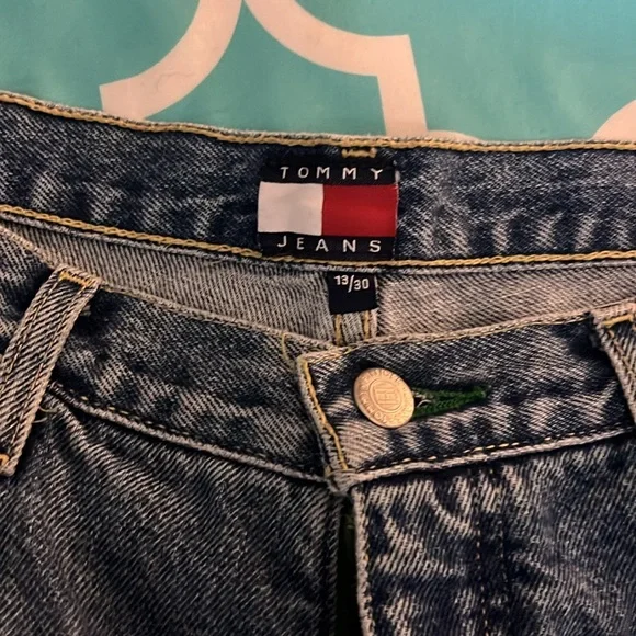 Tommy Hilfiger Jeans - Picture 3 of 3